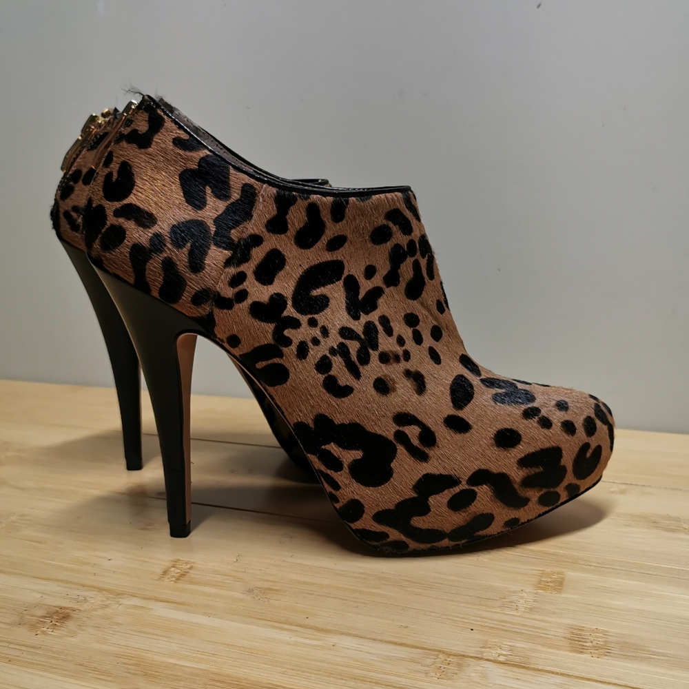 Vince Camuto Jerrell Booties